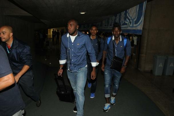 Fotos do embarque do Cruzeiro para o jogo contra o River Plate na Argentina