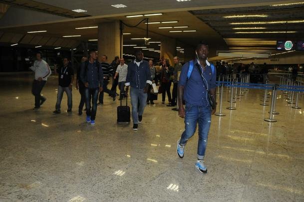 Fotos do embarque do Cruzeiro para o jogo contra o River Plate na Argentina