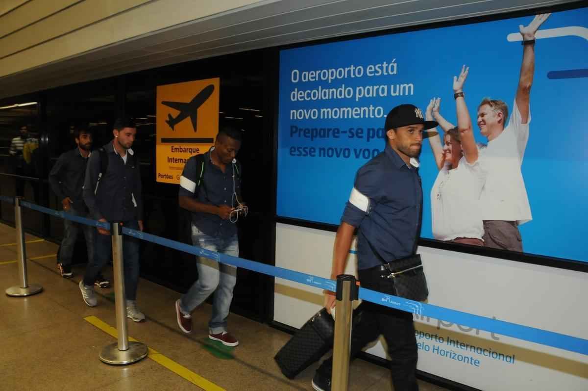 Fotos do embarque do Cruzeiro para o jogo contra o River Plate na Argentina
