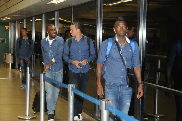 Fotos do embarque do Cruzeiro para o jogo contra o River Plate na Argentina
