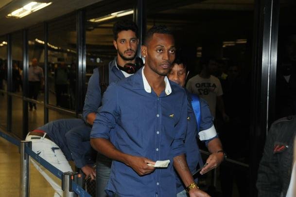 Fotos do embarque do Cruzeiro para o jogo contra o River Plate na Argentina