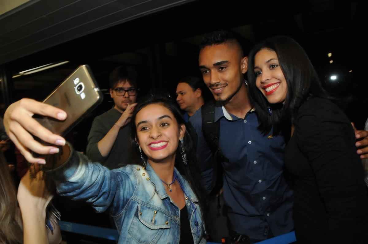 Fotos do embarque do Cruzeiro para o jogo contra o River Plate na Argentina