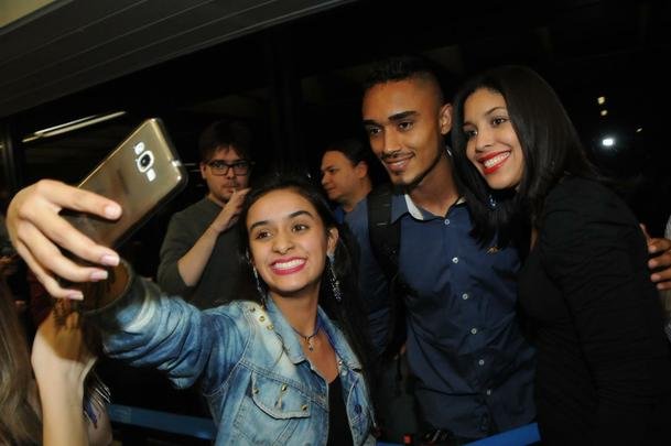Fotos do embarque do Cruzeiro para o jogo contra o River Plate na Argentina