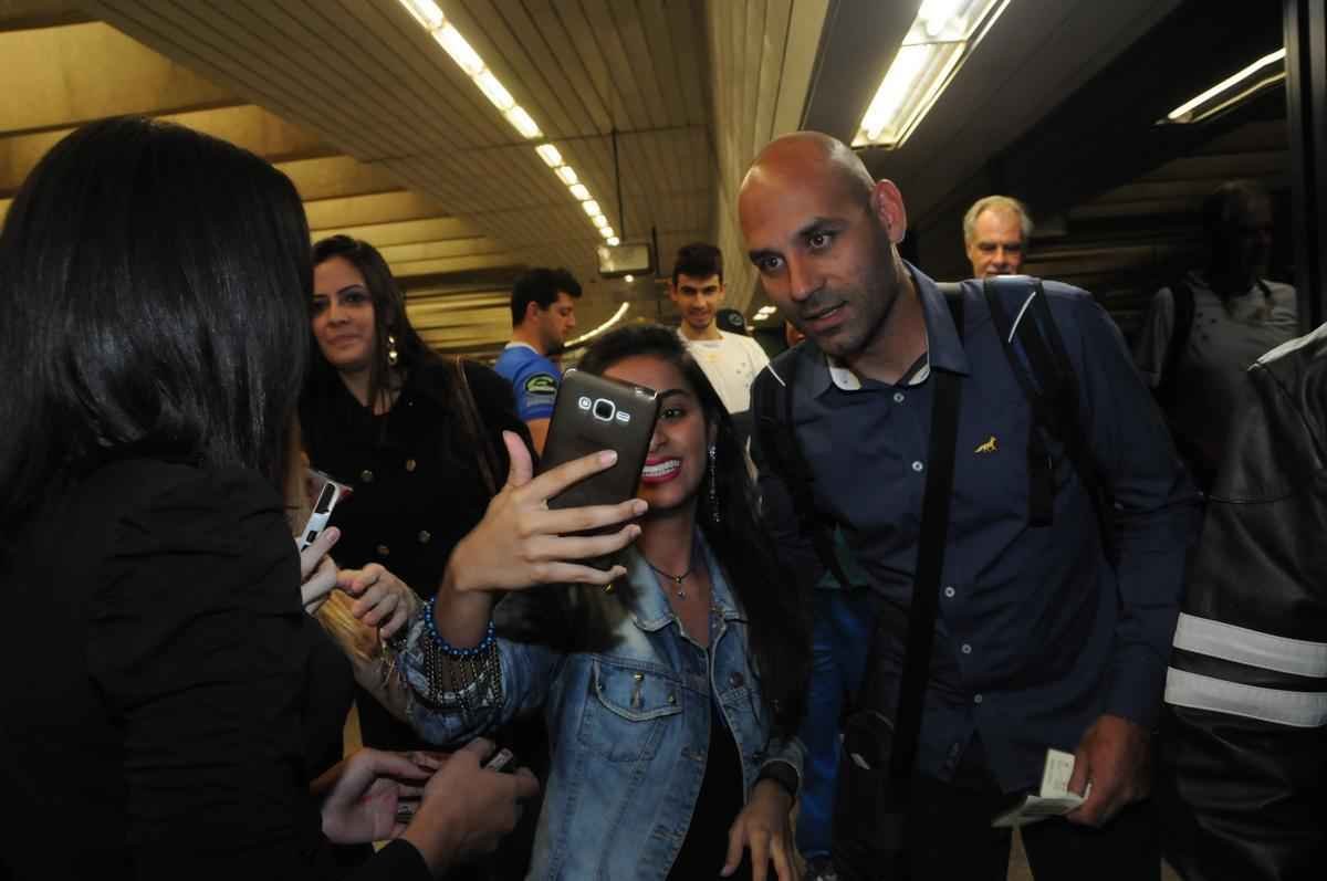 Fotos do embarque do Cruzeiro para o jogo contra o River Plate na Argentina