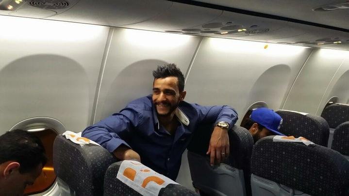 Fotos da delegao e de torcedores do Cruzeiro no trajeto entre Belo Horizonte e Buenos Aires, capital da Argentina, onde o time enfrenta o River Plate, nesta quinta-feira, s 22h, pelo jogo de ida das quartas de final da Copa Libertadores.