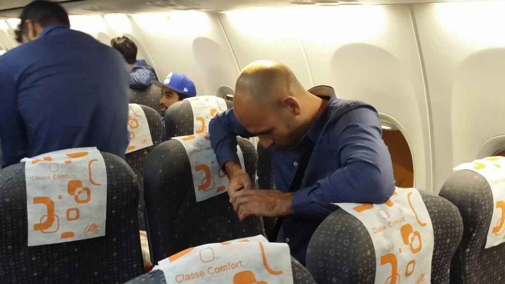 Fotos da delegao e de torcedores do Cruzeiro no trajeto entre Belo Horizonte e Buenos Aires, capital da Argentina, onde o time enfrenta o River Plate, nesta quinta-feira, s 22h, pelo jogo de ida das quartas de final da Copa Libertadores.