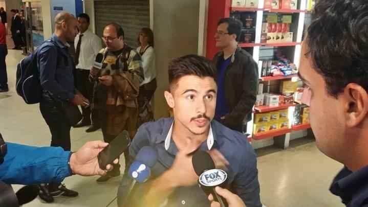 Fotos da delegao e de torcedores do Cruzeiro no trajeto entre Belo Horizonte e Buenos Aires, capital da Argentina, onde o time enfrenta o River Plate, nesta quinta-feira, s 22h, pelo jogo de ida das quartas de final da Copa Libertadores.