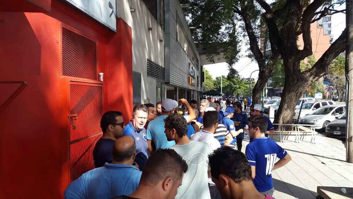Torcida do Cruzeiro compra ingressos e garante presena no grande jogo contra o River Plate, pelas quartas de final da Copa Libertadores