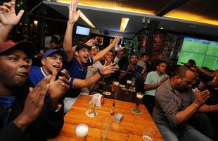 Cruzeirenses comemoraram mais uma vitria em bares de BH  (Bar da Itatiaia)