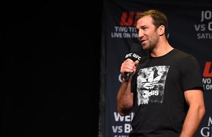 Imagens da pesagem e das encaradas do UFC 187 - Luke Rockhold, candidato ao cinturo dos mdios, participou da sesso de perguntas com os fs