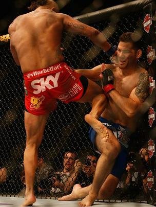 Veja fotos da vitória de Chris Weidman sobre Vitor Belfort no UFC 187