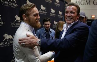 Conor McGregor se encontra com Arnold Schwarzenegger