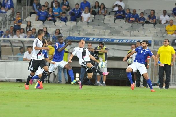 Fotos do jogo entre Cruzeiro e Ponte Preta, no Mineiro, pela terceira rodada do Campeonato Brasileiro