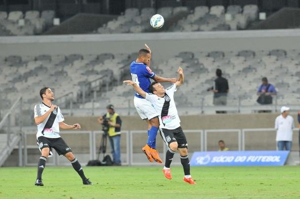Fotos do jogo entre Cruzeiro e Ponte Preta, no Mineiro, pela terceira rodada do Campeonato Brasileiro
