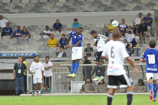 Fotos do jogo entre Cruzeiro e Ponte Preta, no Mineiro, pela terceira rodada do Campeonato Brasileiro