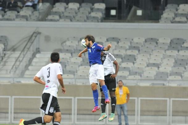 Fotos do jogo entre Cruzeiro e Ponte Preta, no Mineiro, pela terceira rodada do Campeonato Brasileiro