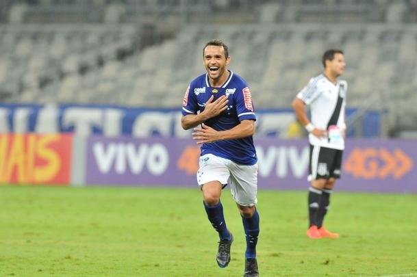 Fotos do jogo entre Cruzeiro e Ponte Preta, no Mineiro, pela terceira rodada do Campeonato Brasileiro