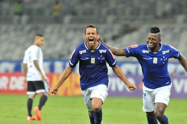 Fotos do jogo entre Cruzeiro e Ponte Preta, no Mineiro, pela terceira rodada do Campeonato Brasileiro
