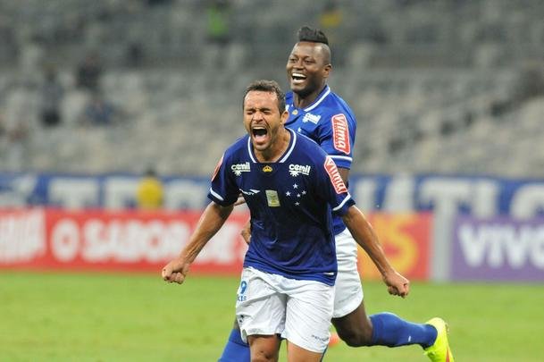 Fotos do jogo entre Cruzeiro e Ponte Preta, no Mineiro, pela terceira rodada do Campeonato Brasileiro