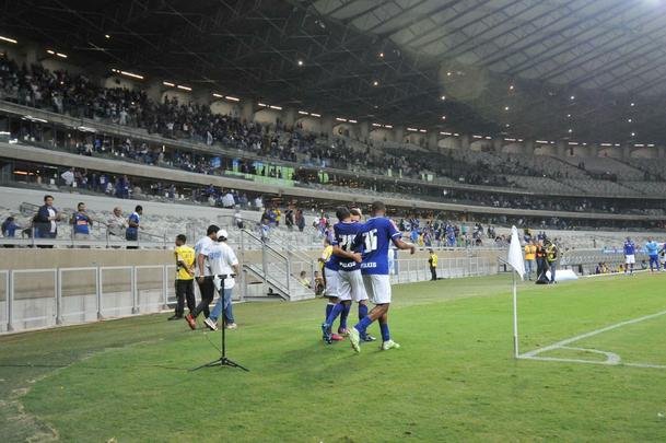 Fotos do jogo entre Cruzeiro e Ponte Preta, no Mineiro, pela terceira rodada do Campeonato Brasileiro