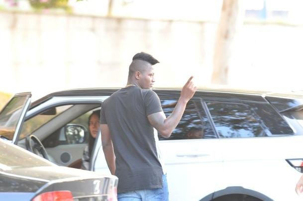 Jogador colombiano se despediu dos companheiros e depois deixou o centro de treinamento