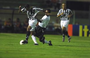 Na primeira edio dos pontos corridos, em 2003, o Atltico teve bom comeo de Campeonato Brasileiro. Venceu o Corinthians (foto) por 3 a 0, no Pacaembu, empatou com o Santos (0 a 0) e derrotou Atltico-PR (2 a 1, fora) e Guarani (3 a 2, em casa). O clube terminou o Brasileiro em stimo lugar.