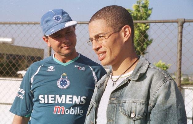 Imagens do meia Alex, campeo da Trplice Coroa com a camisa do Cruzeiro