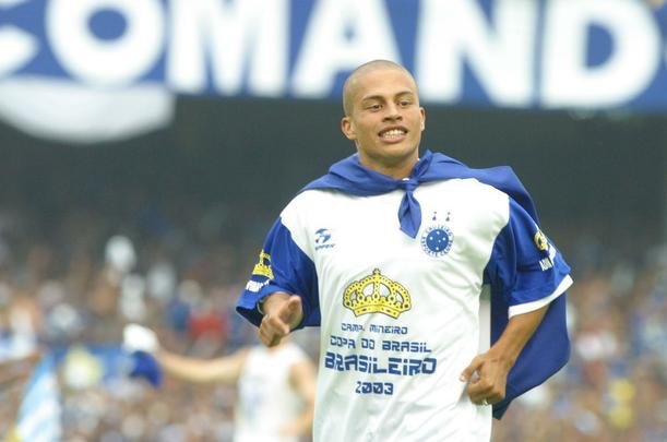 Imagens do meia Alex, campeo da Trplice Coroa com a camisa do Cruzeiro