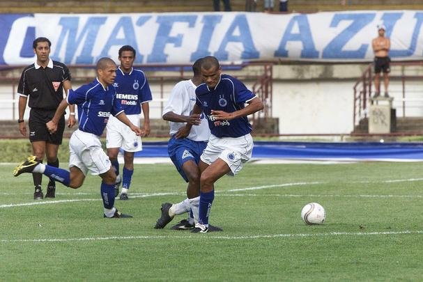 Imagens do meia Alex, campeo da Trplice Coroa com a camisa do Cruzeiro
