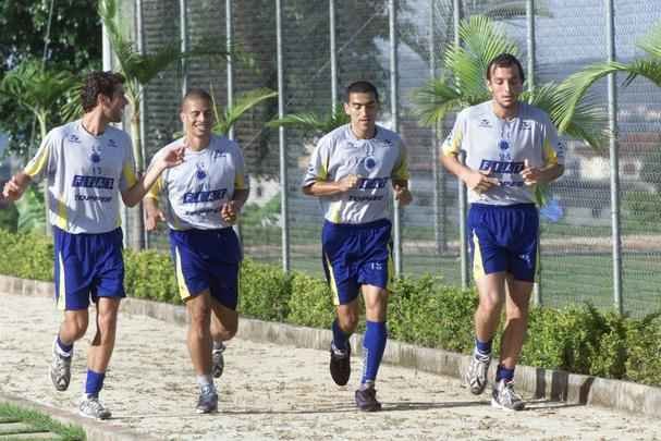 Imagens do meia Alex, campeo da Trplice Coroa com a camisa do Cruzeiro
