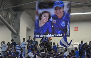Homenagem dos torcedores ao tcnico Marcelo Oliveira, que perdeu a me na vspera da partida