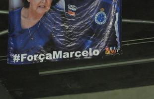 Homenagem dos torcedores ao tcnico Marcelo Oliveira, que perdeu a me na vspera da partida
