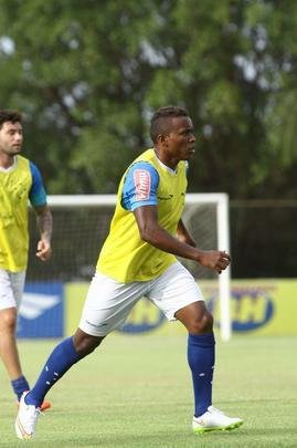 Par: 3 partidas. Jovem lateral que ainda precisa amadurecer.  