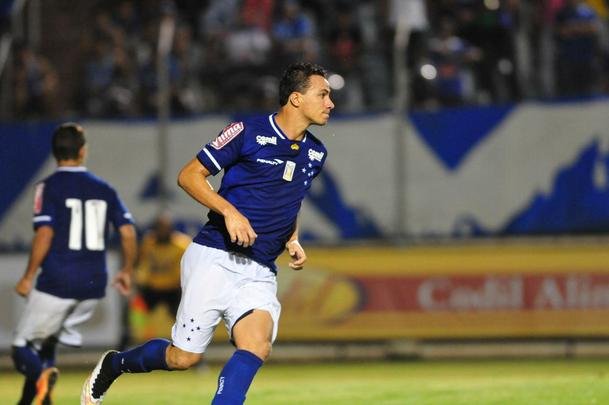 Leandro Damio: 23 jogos, somando os amistosos.  o artilheiro do Cruzeiro no ano.