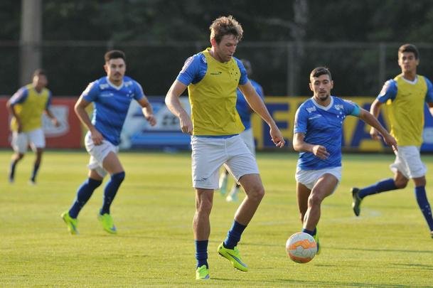Fabiano: 10 jogos, contabilizando os amistosos. Destacou-se na Chapecoense no ano passado, mas no conseguiu ser efetivo neste incio de temporada pelo Cruzeiro. No foi bem em momentos decisivos, como nas semifinais contra o Atltico, pelo Campeonato Mineiro.