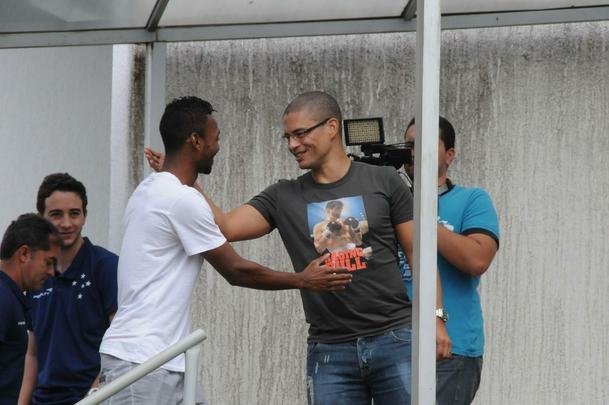 Alex teve contato com jogadores do elenco atual do Cruzeiro, como o meia-atacante Marquinhos