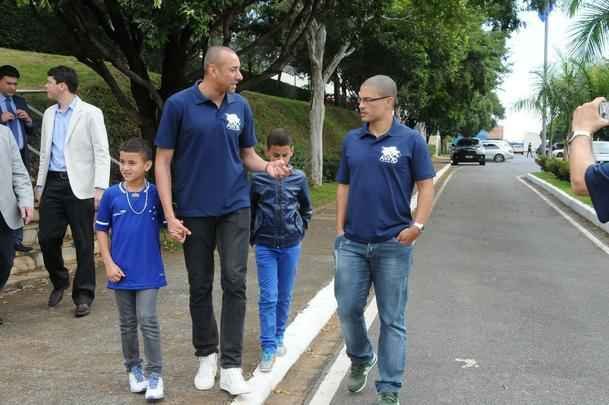 Alex foi acompanhado pelo goleiro Gomes, que tambm participou da conquista da Trplice Coroa