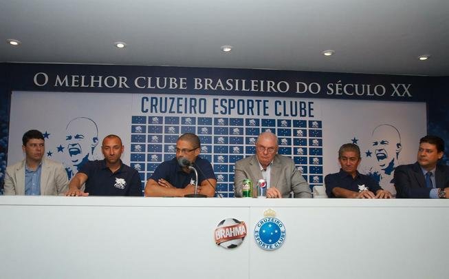 Concedeu entrevista ao lado dos ex-jogadores Gomes e Nonato