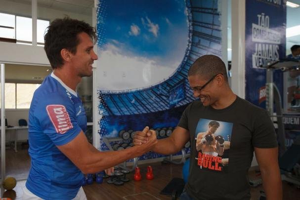 Alex cumprimentou jogadores na Toca da Raposa II