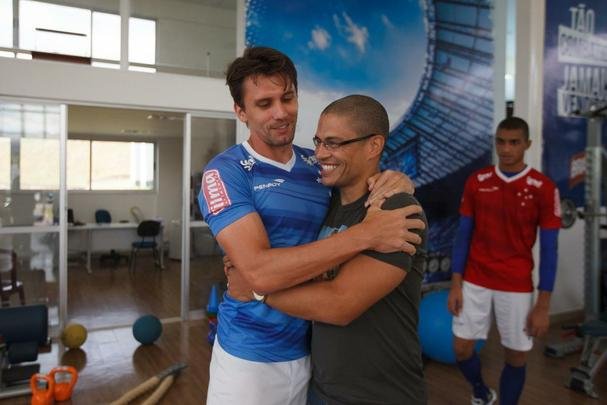 Alex cumprimentou jogadores na Toca da Raposa II