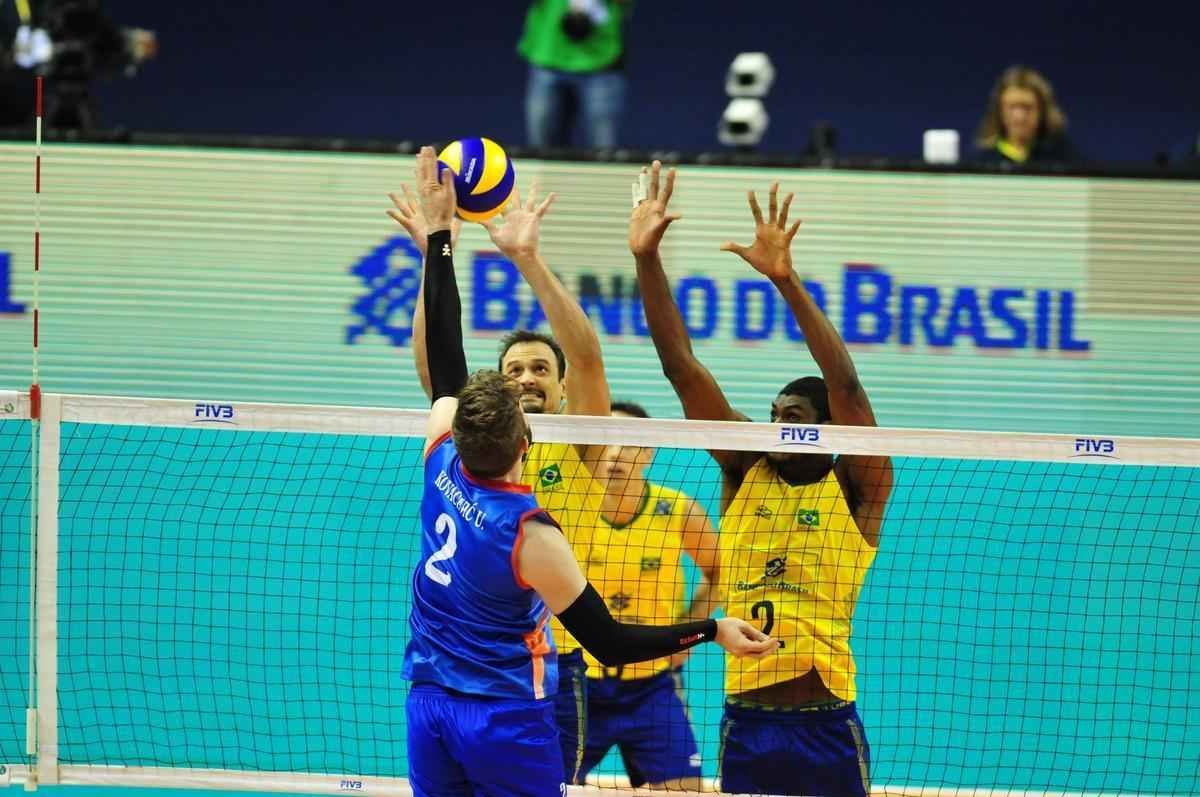 Fotos da suada vitria do Brasil sobre a Srvia no Mineirinho