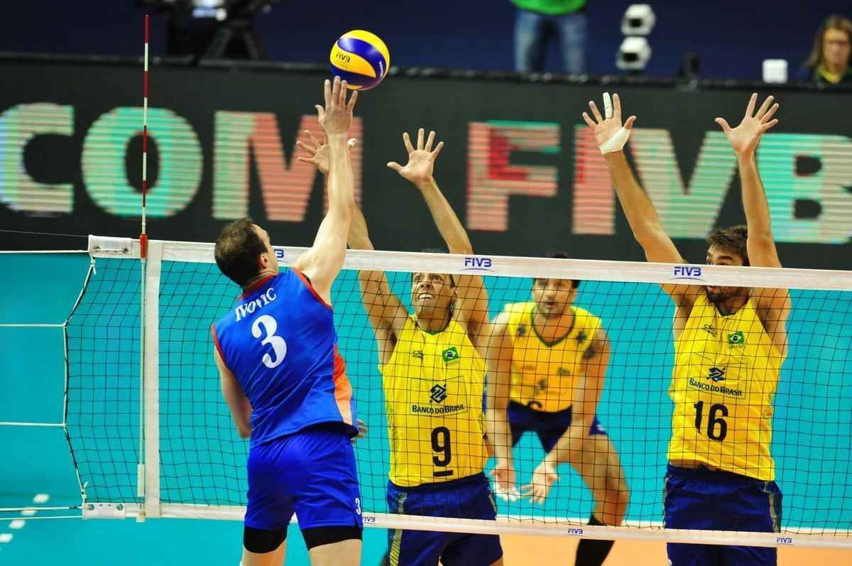 Fotos da suada vitria do Brasil sobre a Srvia no Mineirinho