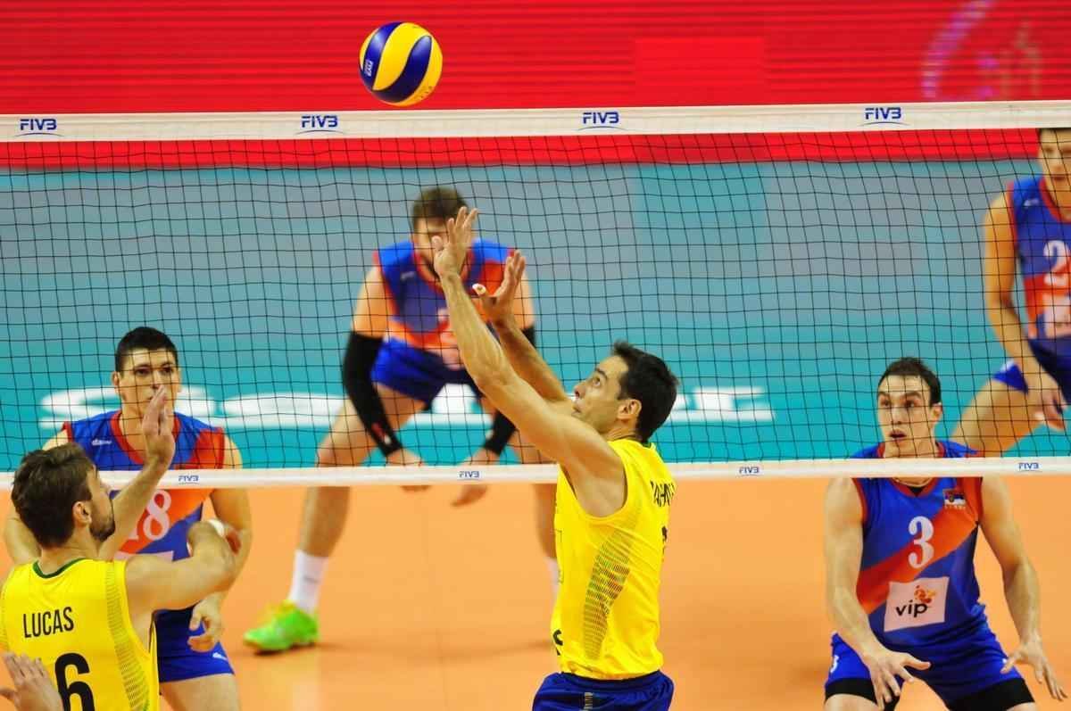 Fotos da suada vitria do Brasil sobre a Srvia no Mineirinho