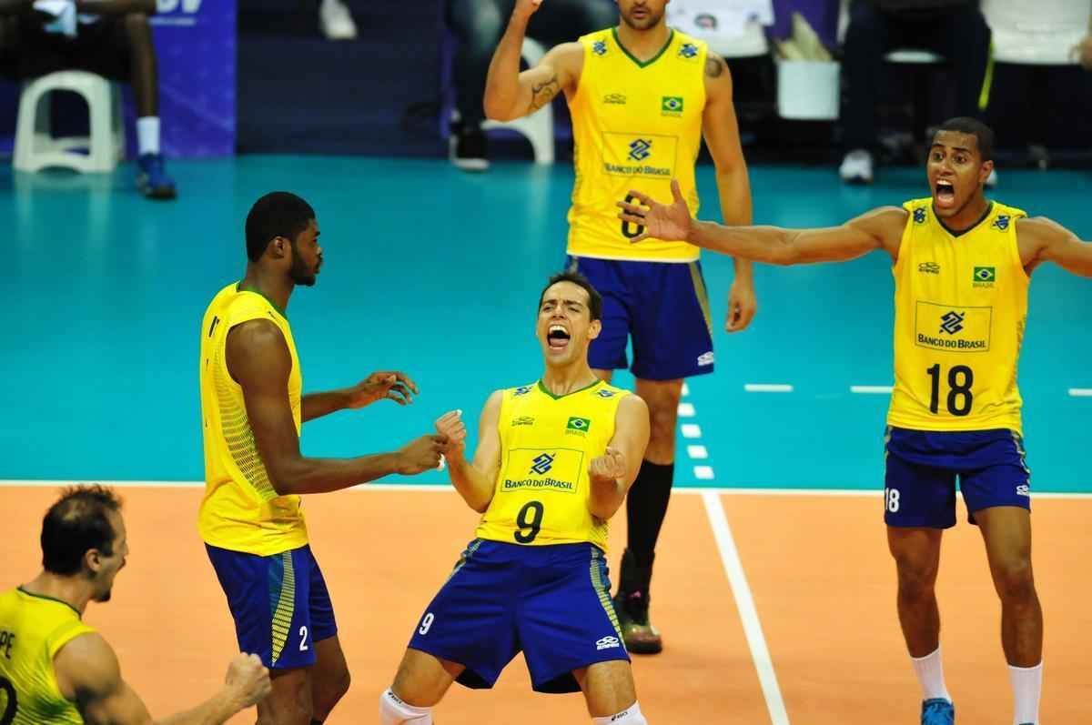 Fotos da suada vitria do Brasil sobre a Srvia no Mineirinho