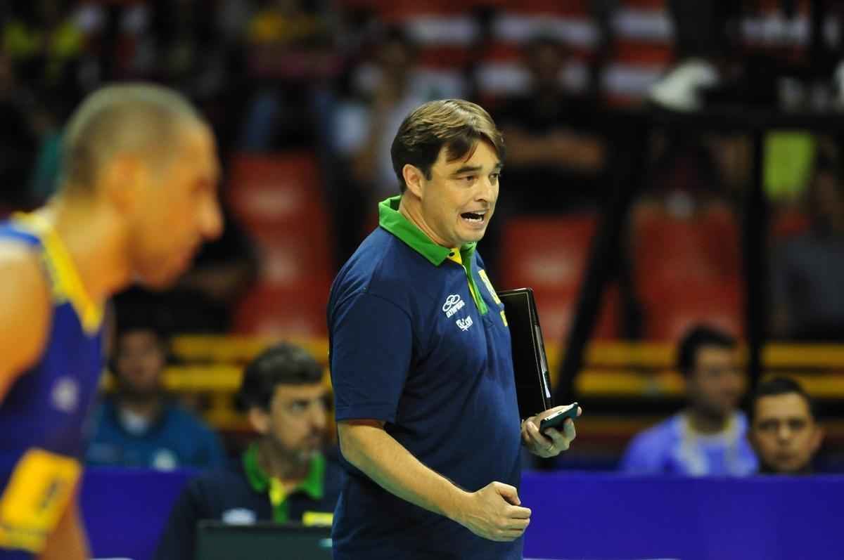 Fotos da suada vitria do Brasil sobre a Srvia no Mineirinho