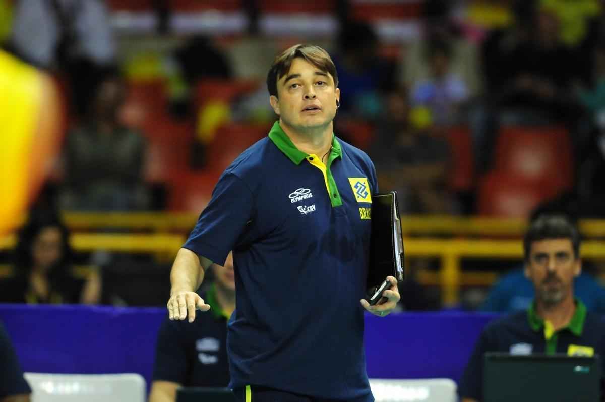 Fotos da suada vitria do Brasil sobre a Srvia no Mineirinho