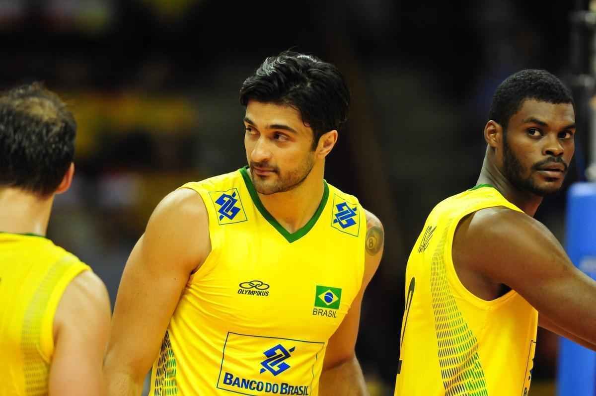 Fotos da suada vitria do Brasil sobre a Srvia no Mineirinho