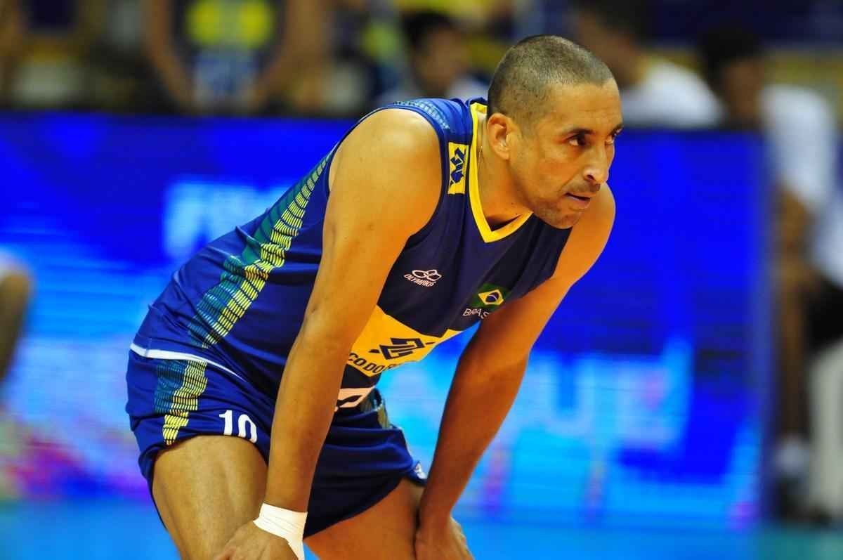 Fotos da suada vitria do Brasil sobre a Srvia no Mineirinho