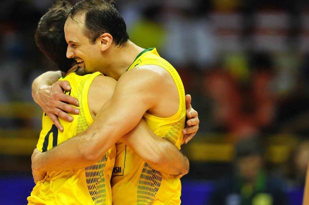 Fotos da suada vitria do Brasil sobre a Srvia no Mineirinho