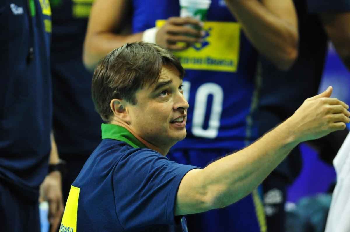 Fotos da suada vitria do Brasil sobre a Srvia no Mineirinho